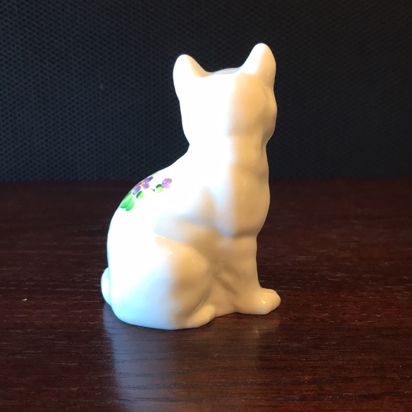 Fenton Signed Hand Painted Milk White Cat - Picture 3 of 5
